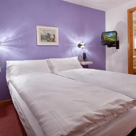 Teola Hotel 2*