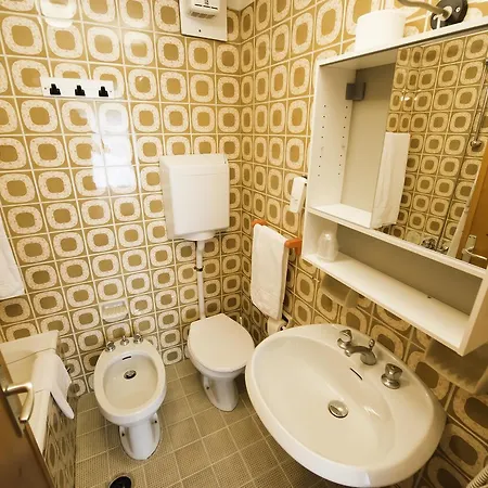 Teola Hotel 2*