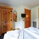 Teola Hotel 2*