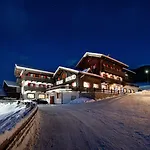 Teola Hotel 2*