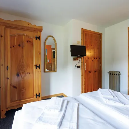 Teola Hotel 2*