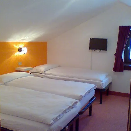 Teola Hotel 2*