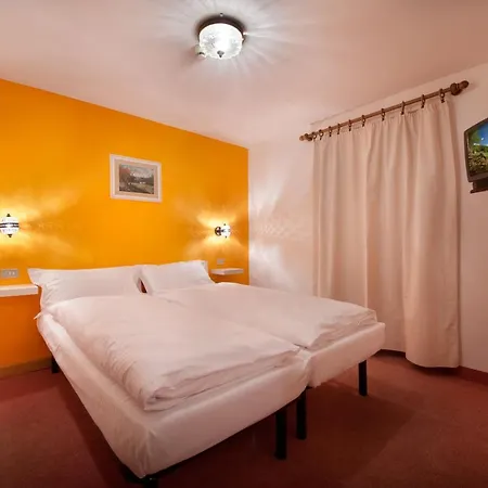 Teola Hotel 2*